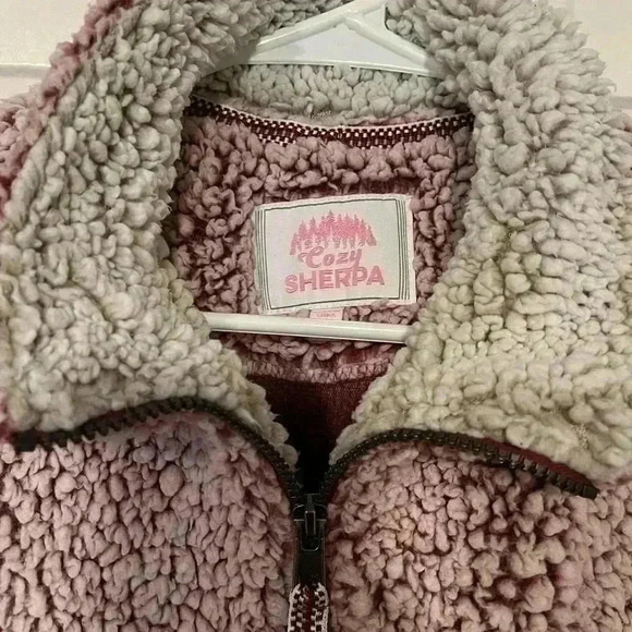 Sherpa woman’s long sleeve cranberry/dark pink top size small in EUC - Picture 2 of 9